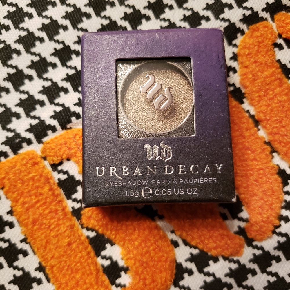MAC eyeshadow - Suspect